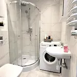 Great Life - Next To Metro Station Apartman Varsó